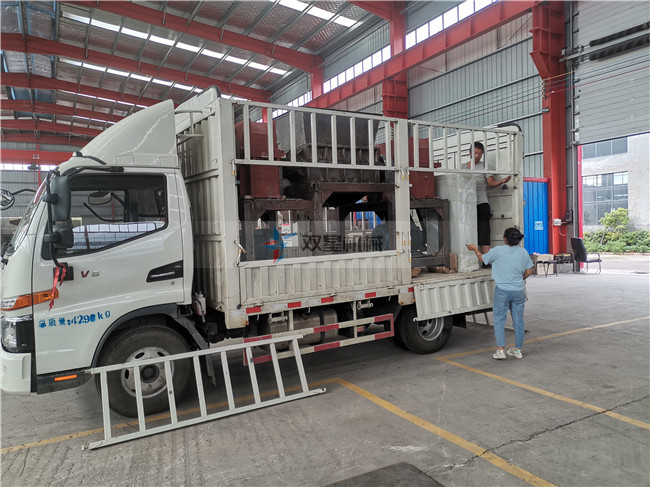 1000型<a href='http://www.6wv1p1t.cn/ssxl/10.html' target='_blank'><span>金屬撕碎機(jī)</span></a>發(fā)貨發(fā)往河北