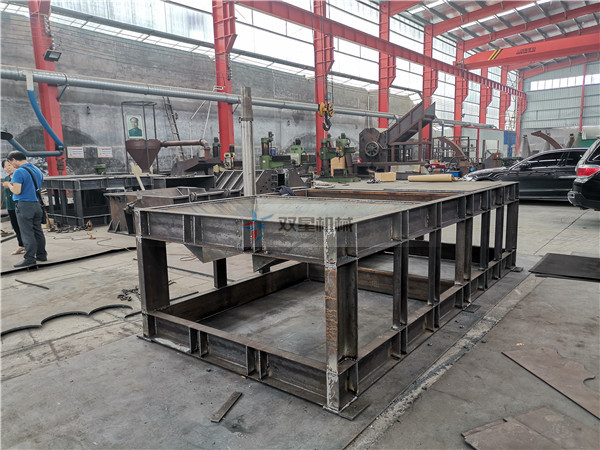 <a href='http://www.6wv1p1t.cn/psxl/4.html' target='_blank'><span>廢鋼破碎機(jī)</span></a>設(shè)備客戶現(xiàn)場(chǎng)考察