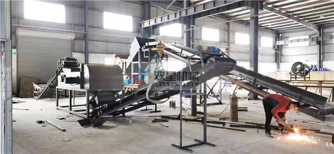 <a href='http://www.6wv1p1t.cn/feilv/1660.html' target='_blank'><span>斷橋鋁破碎機</span></a>生產(chǎn)線