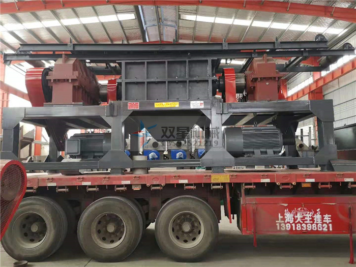 金屬撕碎機裝車等待發(fā)貨